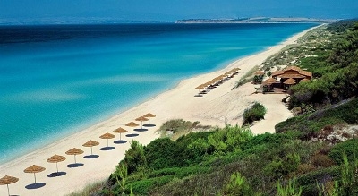 Η παραλία Σάνη στη Χαλκιδική